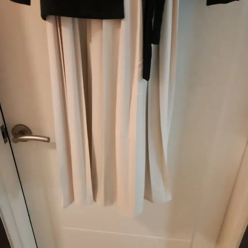 [BUNJANG] Black Top Ivory Pleated Skirt Wrap Dress / 주름 원피스55반