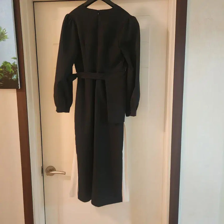[BUNJANG] Black Top Ivory Pleated Skirt Wrap Dress / 주름 원피스55반