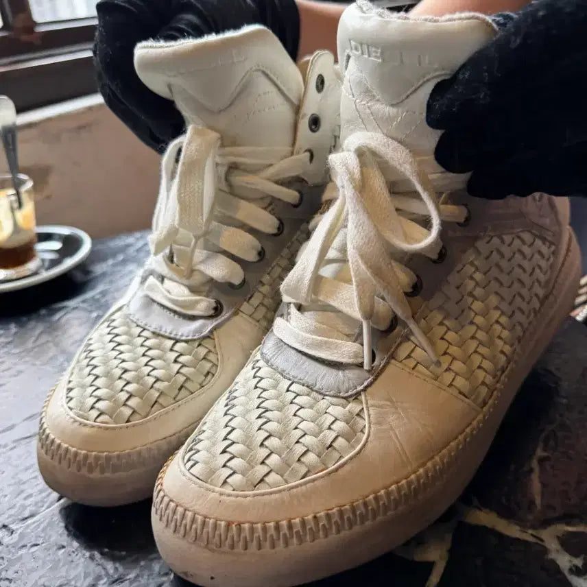 [BUNJANG] Diesel High-Top White Sneakers / 디젤 하이탑 화이트스니커즈 255