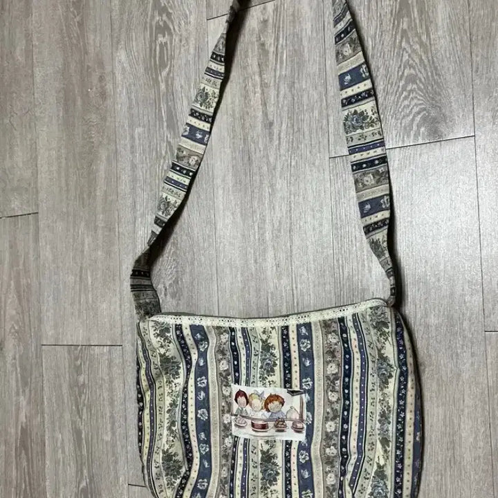 [BUNJANG] Vintage Floral Pattern Crossbody Bag / 빈티지 크로스백