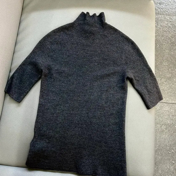[SOLD OUT] 한섬 타임 25SS 램스 울 하이넥 니트 탑(90)
