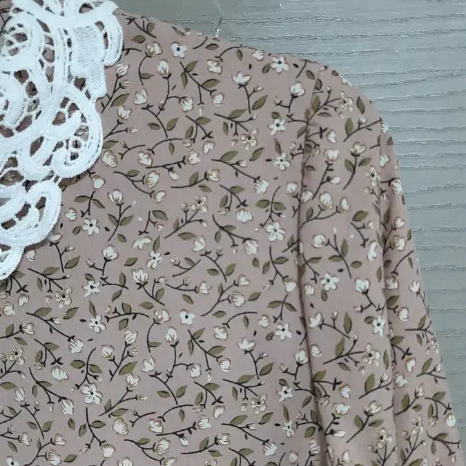 [SOLD OUT] 작은꽃무늬9부소매블라우스