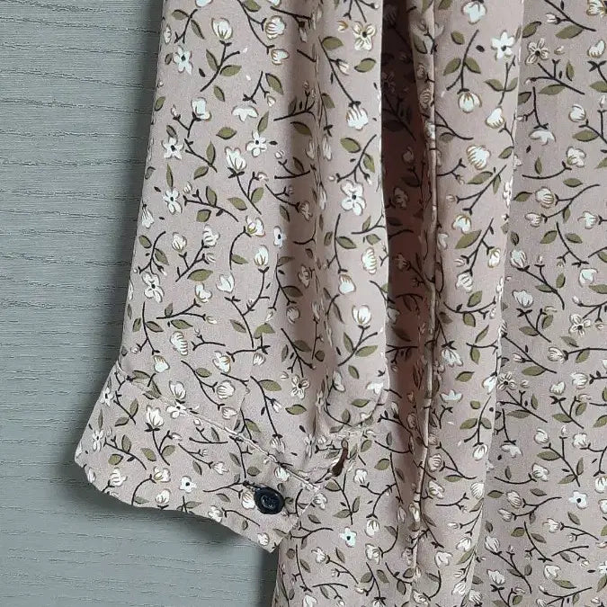 [SOLD OUT] 작은꽃무늬9부소매블라우스