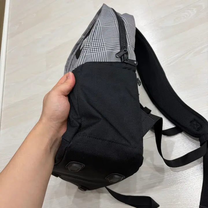 [SOLD OUT] 노스페이스 화이트라벨 그레이 체크 백팩 가방