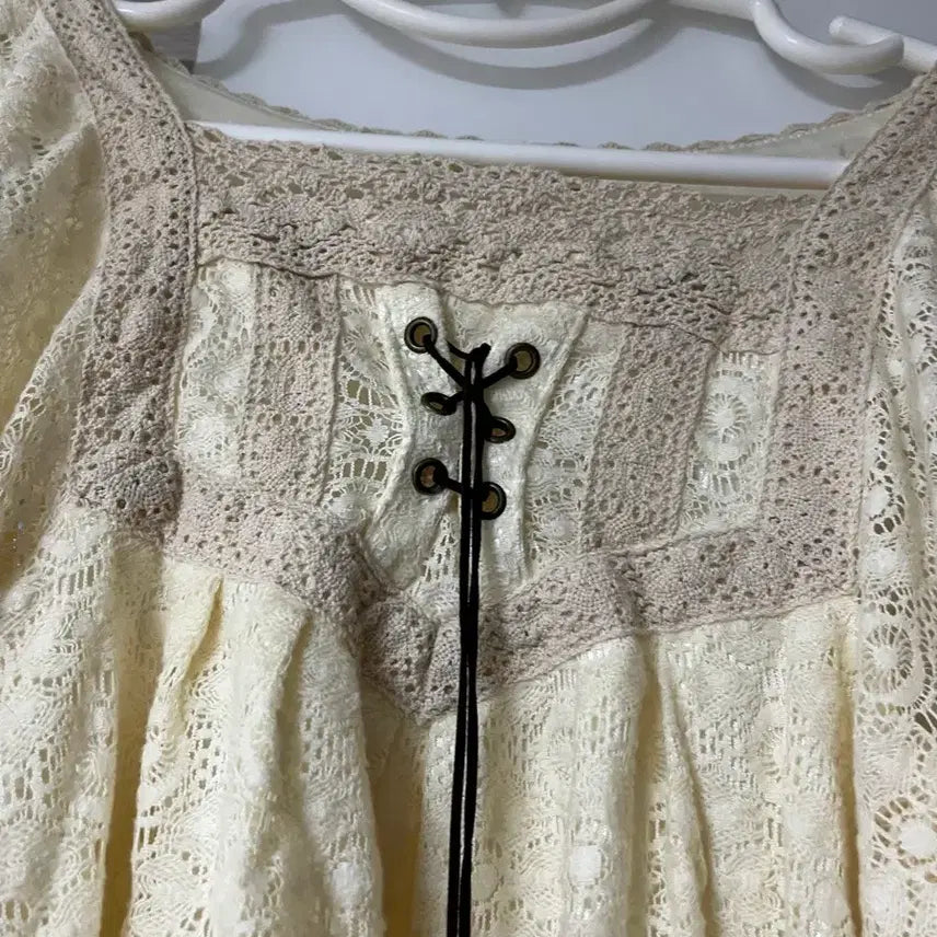 [BUNJANG] Ivory Lace Frill Blouse / 아이보리 레이스 프릴 블라우스