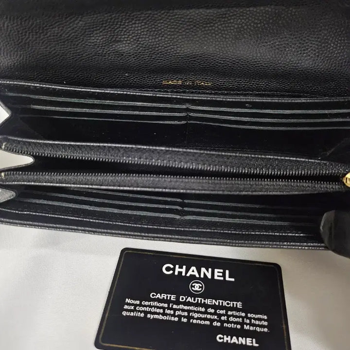 [SOLD OUT] 샤넬 까멜리아 블랙 장지갑 캐비어 금장