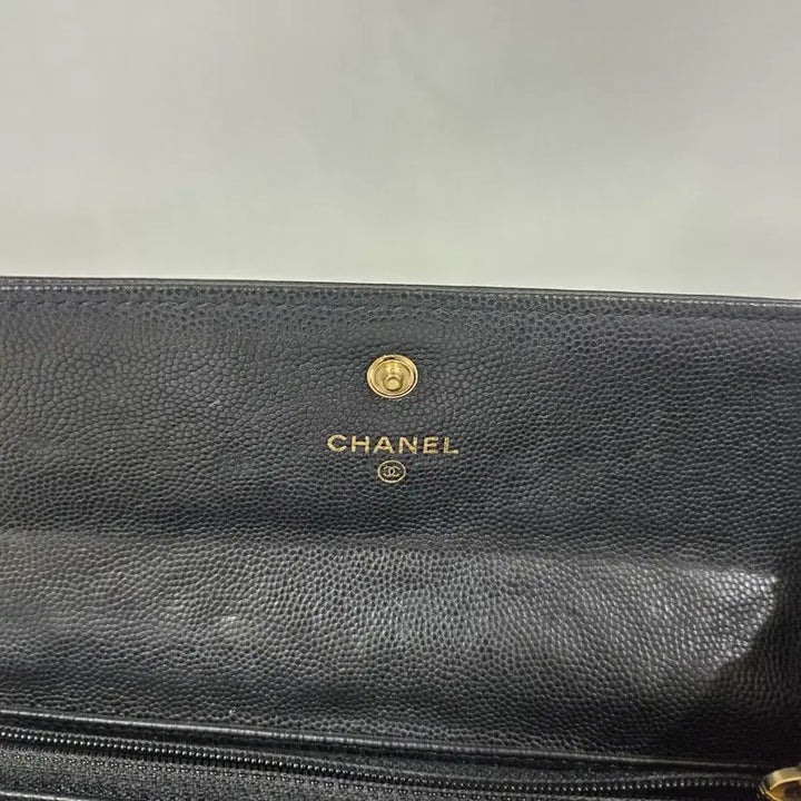[SOLD OUT] 샤넬 까멜리아 블랙 장지갑 캐비어 금장