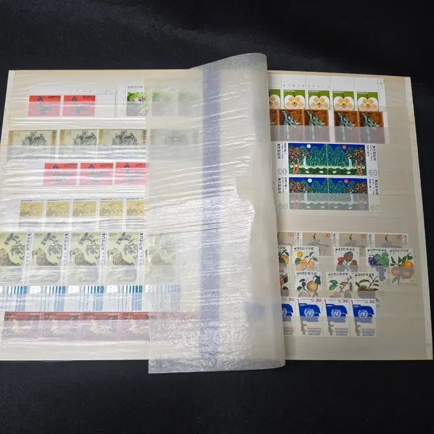 [BUNJANG] Vintage Commemorative Stamp Album / 레트로 빈티지 근대사 기념 우표 앨범