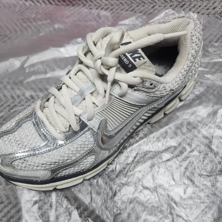 [BUNJANG] Nike Vomero 5 Silver/White Sneakers / 나이키 Vomero 5 운동화 실버/화이트 270
