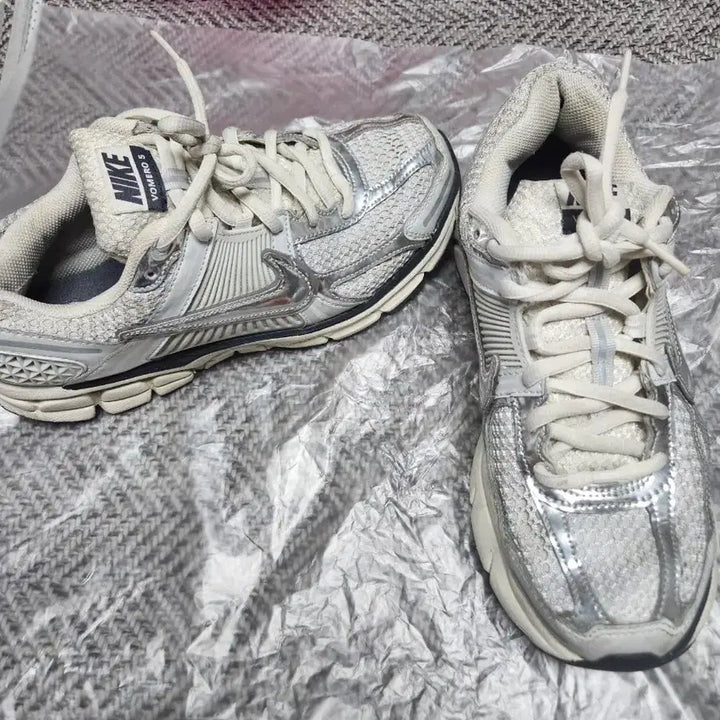 [BUNJANG] Nike Vomero 5 Silver/White Sneakers / 나이키 Vomero 5 운동화 실버/화이트 270