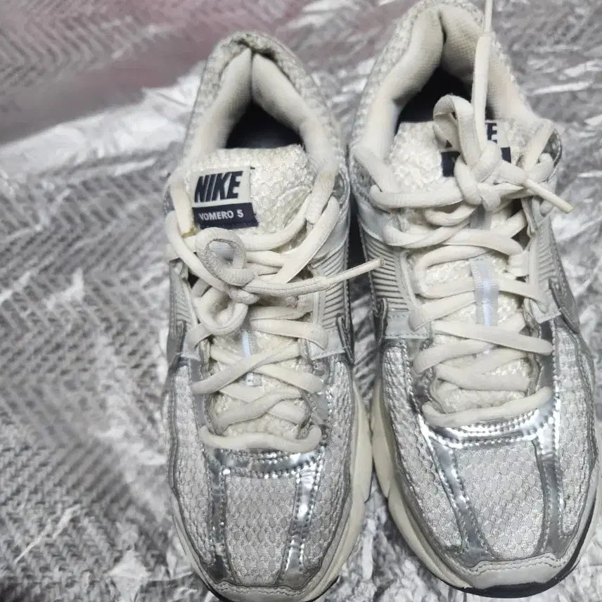 [BUNJANG] Nike Vomero 5 Silver/White Sneakers / 나이키 Vomero 5 운동화 실버/화이트 270