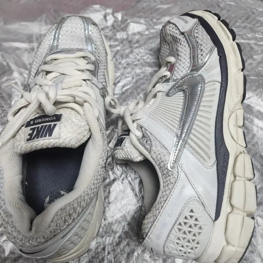 [BUNJANG] Nike Vomero 5 Silver/White Sneakers / 나이키 Vomero 5 운동화 실버/화이트 270