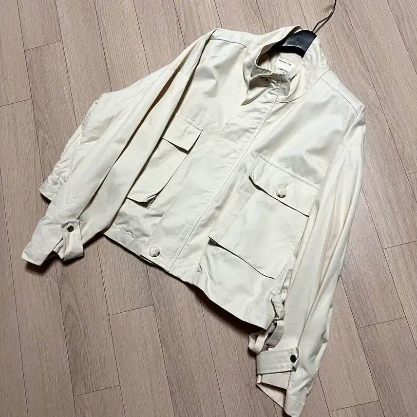 [BUNJANG] Fabric College Big Pocket Field Jacket Ivory Short Trench Coat / 패브릭컬리지 빅포켓 필드 자켓 아이보리 바스락숏트렌치점퍼야상간절기봄가을