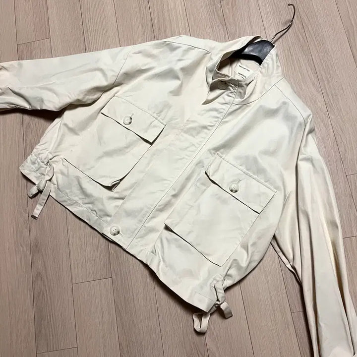 [BUNJANG] Fabric College Big Pocket Field Jacket Ivory Short Trench Coat / 패브릭컬리지 빅포켓 필드 자켓 아이보리 바스락숏트렌치점퍼야상간절기봄가을