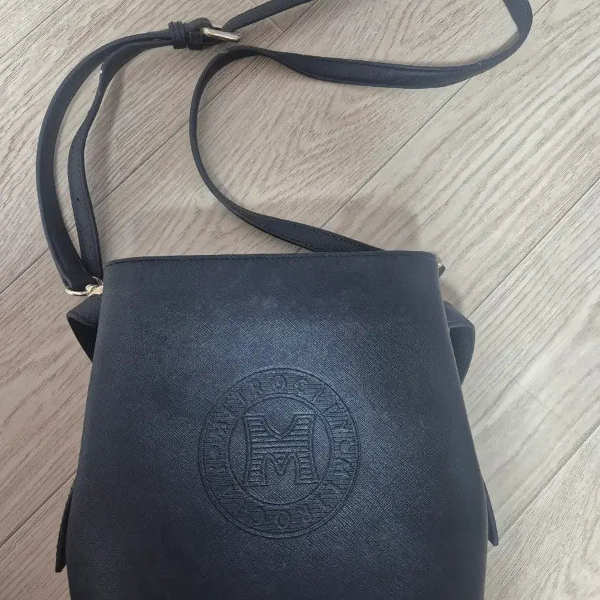 [BUNJANG] Metrocity Black Crossbody Bag / 메트로시티 블랙 크로스백