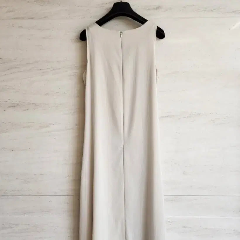 [SOLD OUT] 보브 크롭자켓+나이스클랍 슬리브리스 플리츠 원피스 프리사이즈