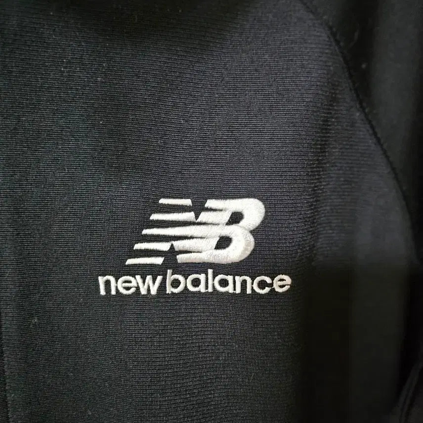 [BUNJANG] New Balance Black Flower Track Top (S) / 뉴발란스 블랙 플라워 트랙탑 S