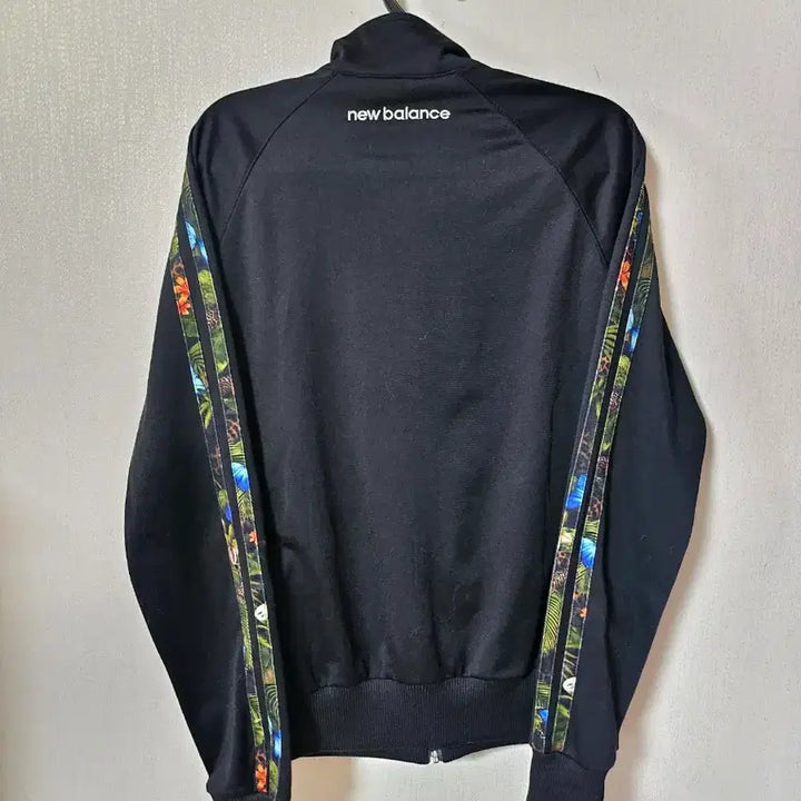 [BUNJANG] New Balance Black Flower Track Top (S) / 뉴발란스 블랙 플라워 트랙탑 S