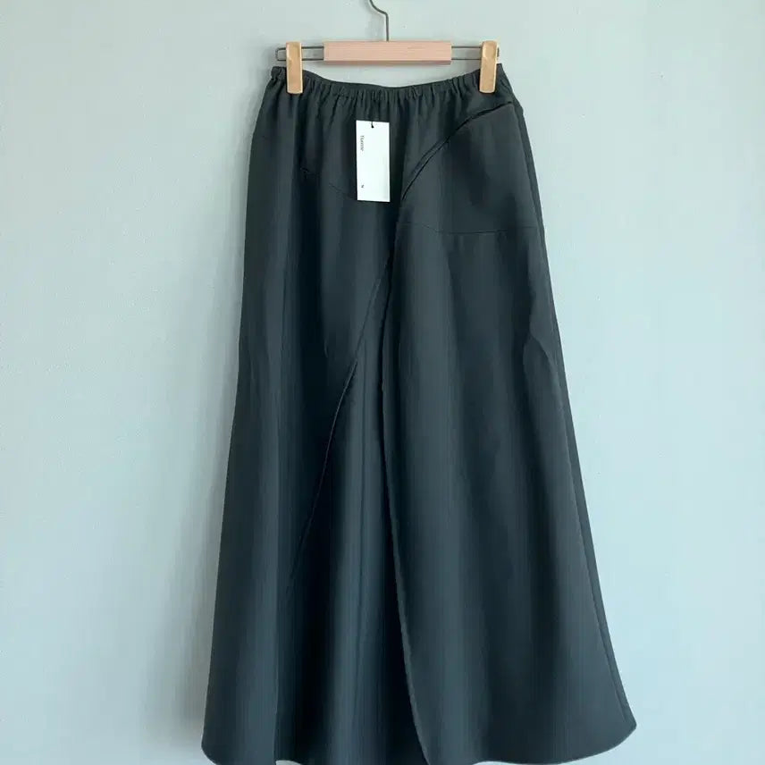 [SOLD OUT] 새상품 구매가 8만원대 hautte 롱치마