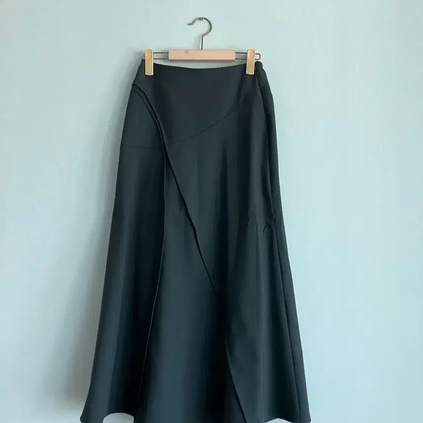 [SOLD OUT] 새상품 구매가 8만원대 hautte 롱치마