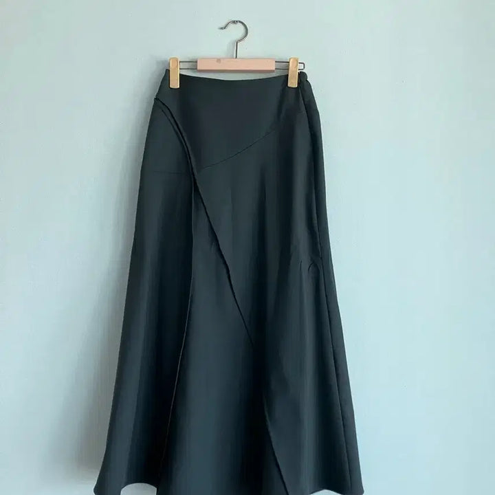 [SOLD OUT] 새상품 구매가 8만원대 hautte 롱치마