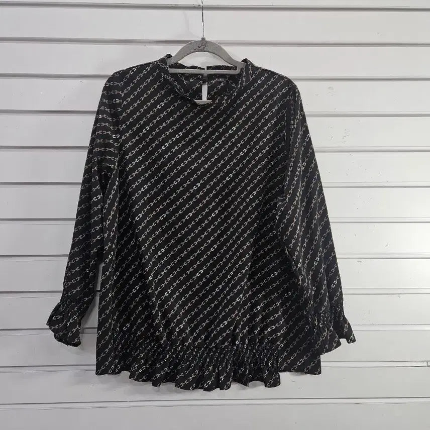 [BUNJANG] Patterned Ruffle Hem Blouse / 패턴무늬 밑단 프릴밴딩 블라우스 77/보물찾기천사