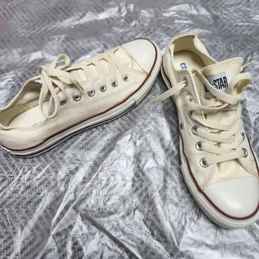 [BUNJANG] Converse Chuck Taylor All Star Low Sneakers (White, 245mm) / 리/컨버스 화이트 색상 척테일러 올스타 로우 스니커즈245