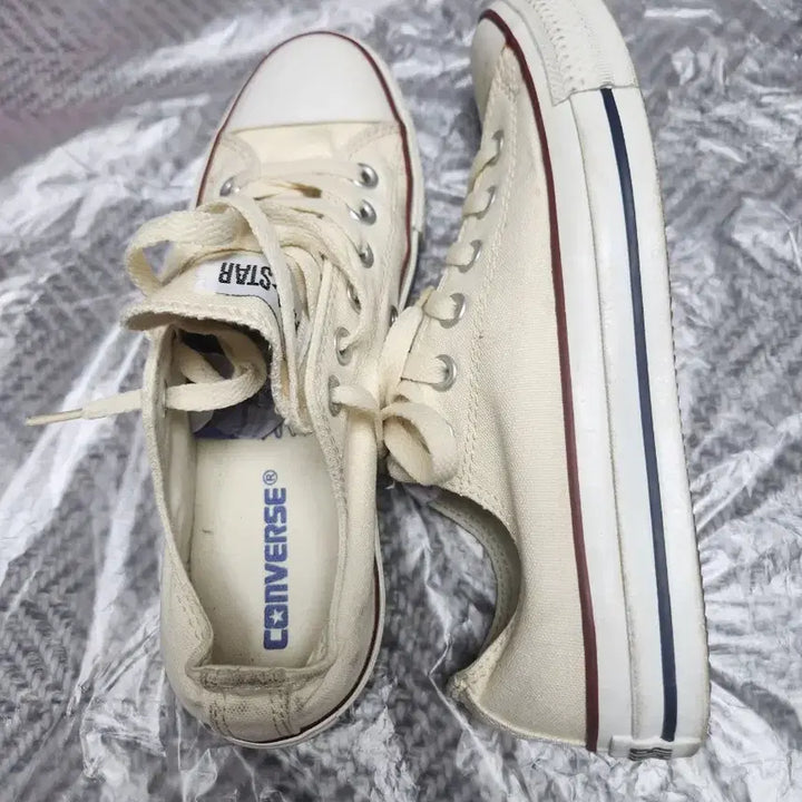 [BUNJANG] Converse Chuck Taylor All Star Low Sneakers (White, 245mm) / 리/컨버스 화이트 색상 척테일러 올스타 로우 스니커즈245