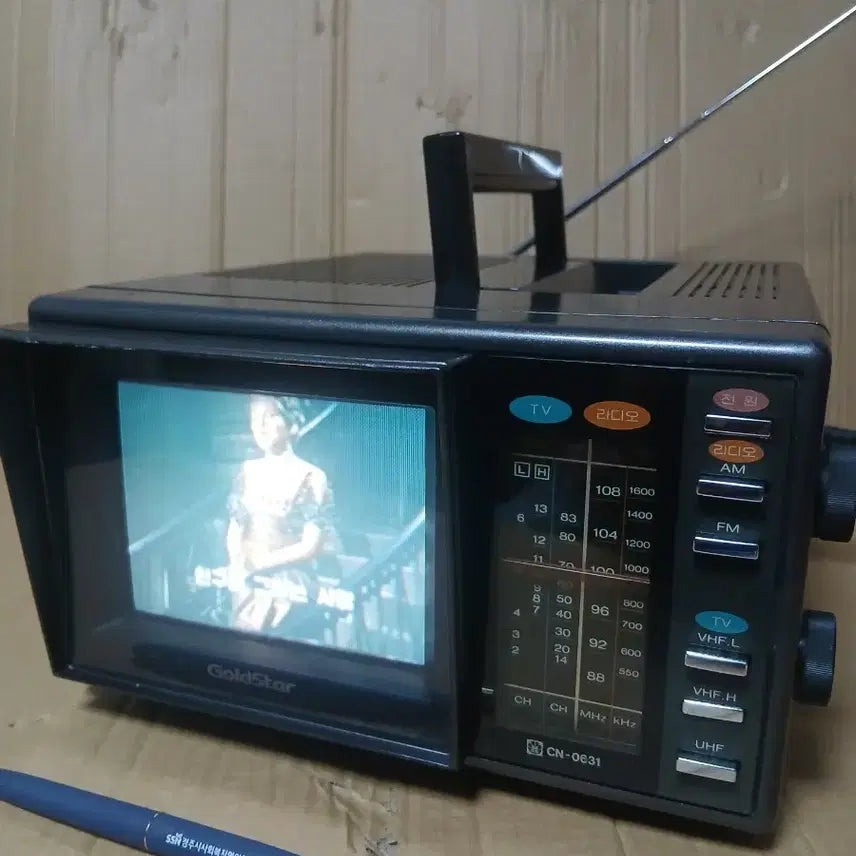 [SOLD OUT] 금성 골드스타 6인치 브라운관 tv 겸 라디오 및 고전게임기 세트