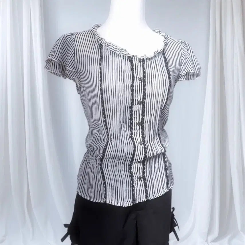 [BUNJANG] Vintage Rogal Gonggemyeoju Striped Blouse / 빈티지 로걀 공겜여주 스트라이프 블라우스 반팔 퍼프 소매 레이스