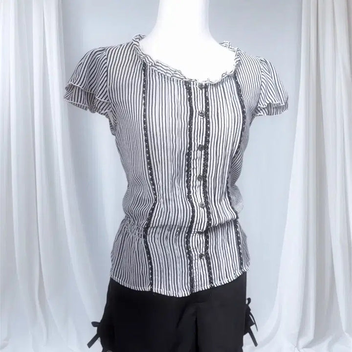 [BUNJANG] Vintage Rogal Gonggemyeoju Striped Blouse / 빈티지 로걀 공겜여주 스트라이프 블라우스 반팔 퍼프 소매 레이스