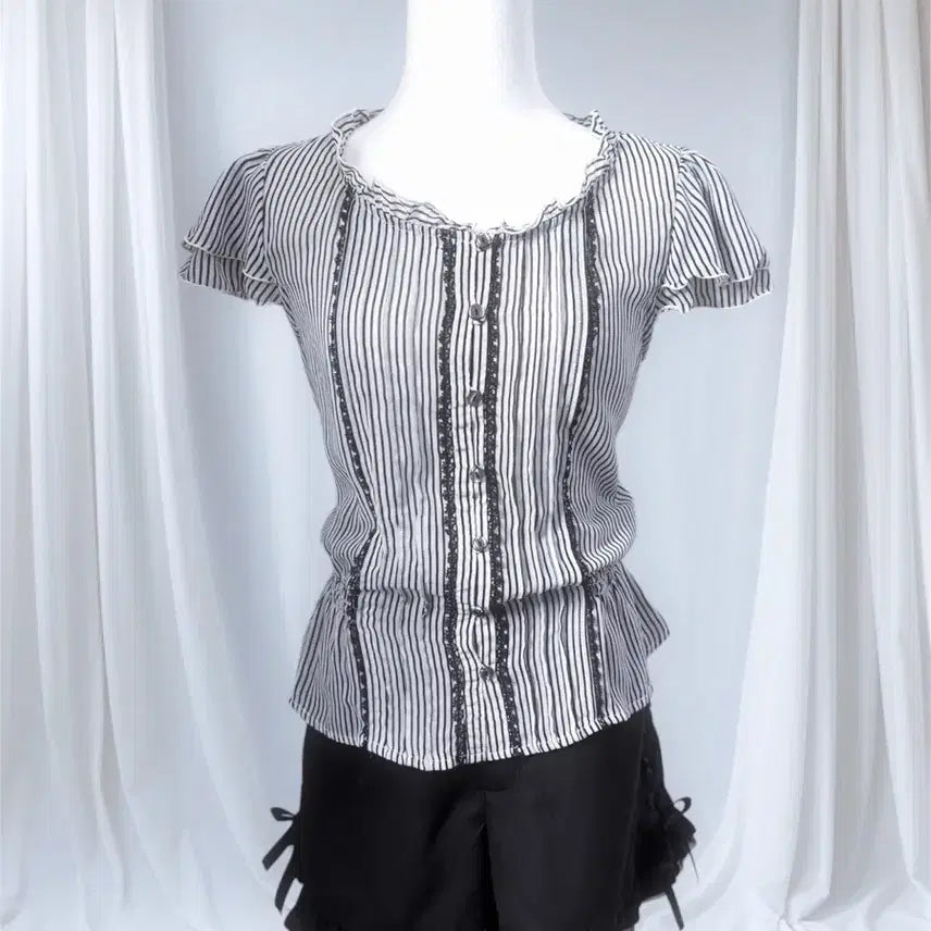 [BUNJANG] Vintage Rogal Gonggemyeoju Striped Blouse / 빈티지 로걀 공겜여주 스트라이프 블라우스 반팔 퍼프 소매 레이스