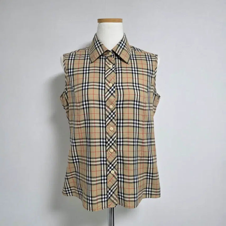 [SOLD OUT] 버버리 노바체크 슬리브리스 셔츠
