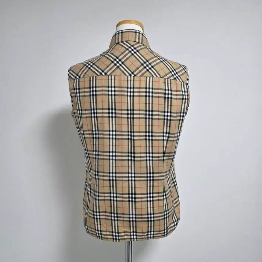 [SOLD OUT] 버버리 노바체크 슬리브리스 셔츠