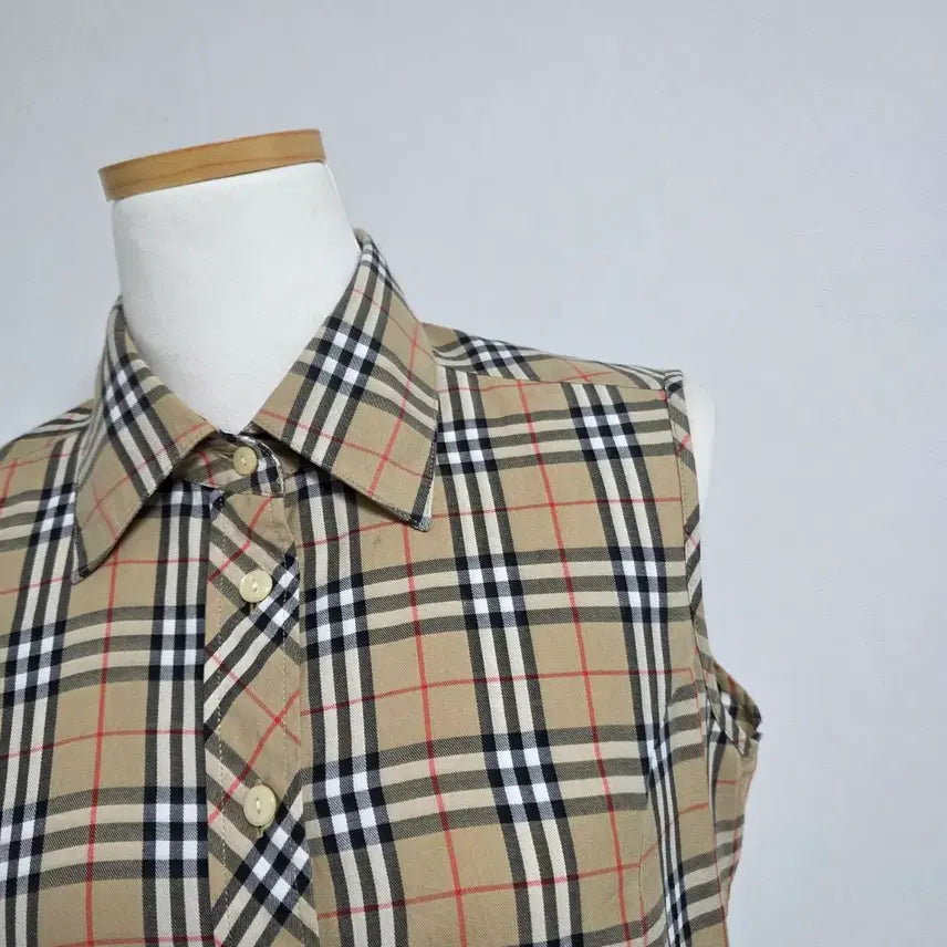 [SOLD OUT] 버버리 노바체크 슬리브리스 셔츠