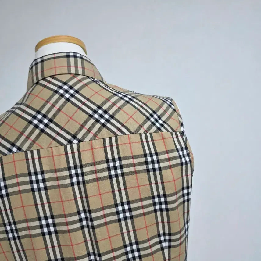 [SOLD OUT] 버버리 노바체크 슬리브리스 셔츠