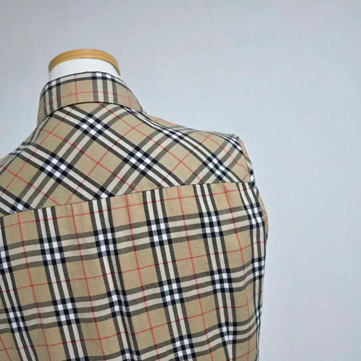 [SOLD OUT] 버버리 노바체크 슬리브리스 셔츠