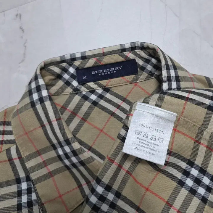 [SOLD OUT] 버버리 노바체크 슬리브리스 셔츠