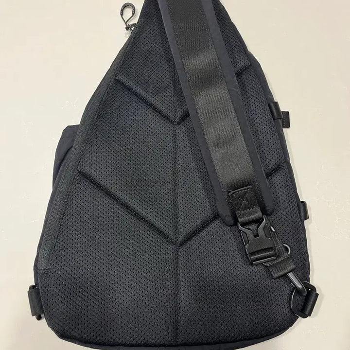 [BUNJANG] Covernat City Sling Bag 11L / 커버낫 시티 슬링백 11L