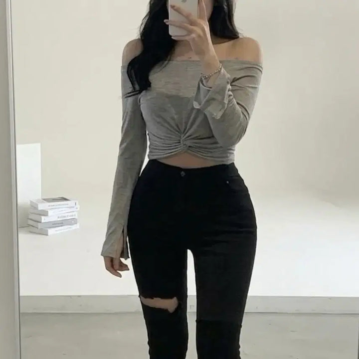 [BUNJANG] Off-shoulder Twist Crop Top / 오프숄더 꼬임 셔링 크롭 티셔츠