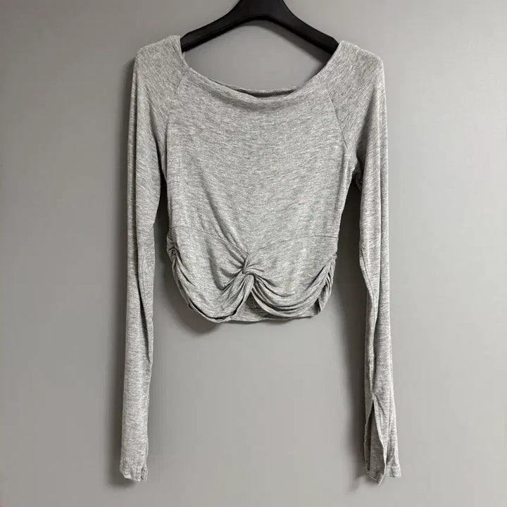 [BUNJANG] Off-shoulder Twist Crop Top / 오프숄더 꼬임 셔링 크롭 티셔츠
