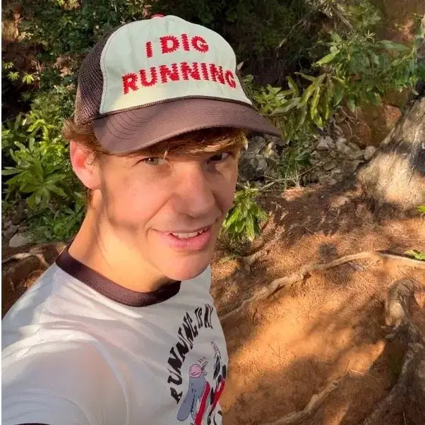 [BUNJANG] OS Alexzoono I Dig Running Trucker Hat Brown / [OS]알렉스조노 아이 디그 러닝 트러커 햇 브라운