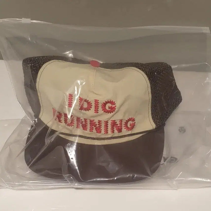 [BUNJANG] OS Alexzoono I Dig Running Trucker Hat Brown / [OS]알렉스조노 아이 디그 러닝 트러커 햇 브라운