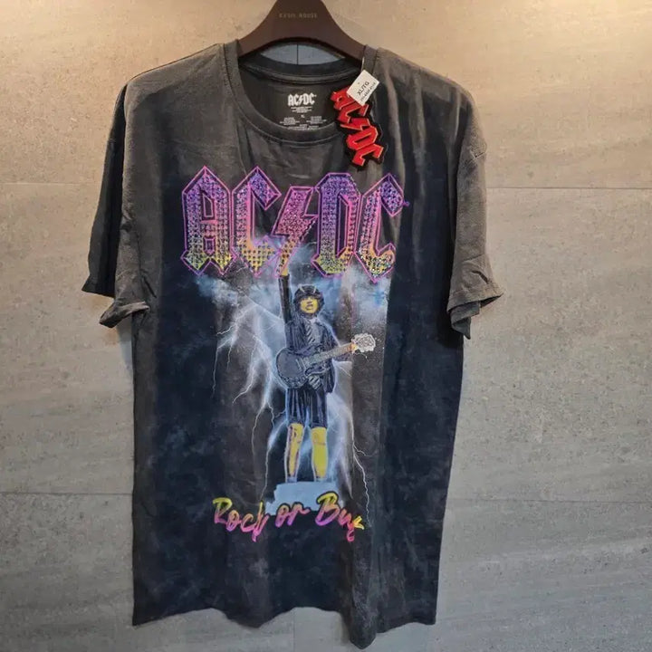 [BUNJANG] AC/DC Rock and Roll Graphic T-shirt / 미착! AC/DC. 오피셜 굿즈 정품. 락앤롤 티셔츠.