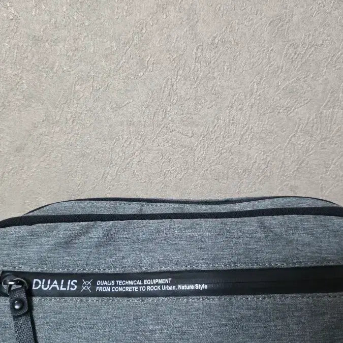 [BUNJANG] Descente Sling Crossbody Bag / 데상트슬링백겸크로스백