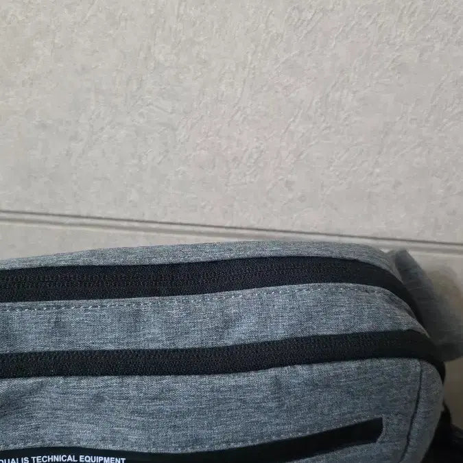 [BUNJANG] Descente Sling Crossbody Bag / 데상트슬링백겸크로스백