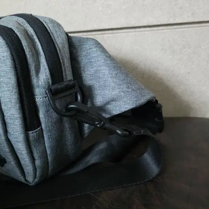 [BUNJANG] Descente Sling Crossbody Bag / 데상트슬링백겸크로스백