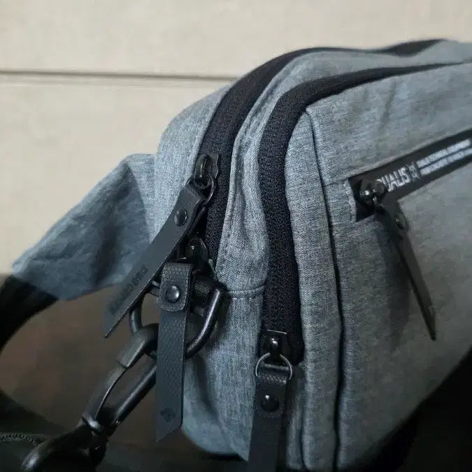 [BUNJANG] Descente Sling Crossbody Bag / 데상트슬링백겸크로스백
