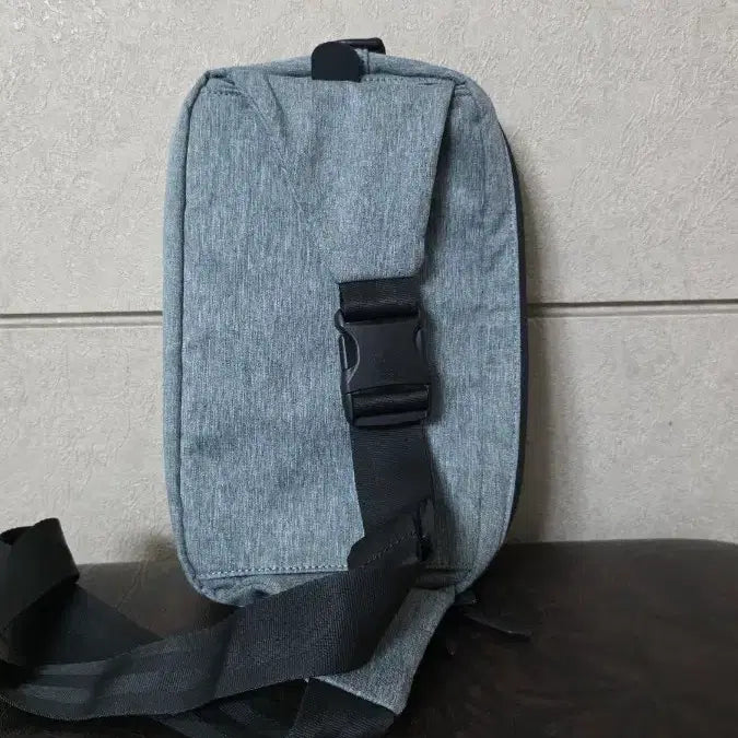 [BUNJANG] Descente Sling Crossbody Bag / 데상트슬링백겸크로스백