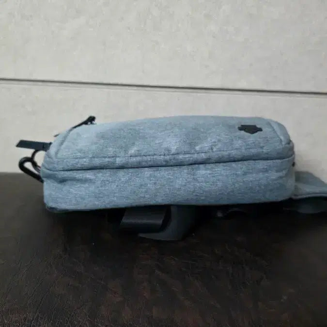 [BUNJANG] Descente Sling Crossbody Bag / 데상트슬링백겸크로스백